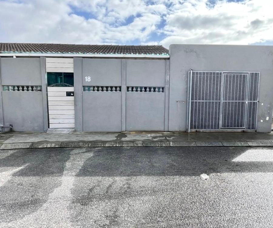  Bedroom Property for Sale in Lentegeur Western Cape